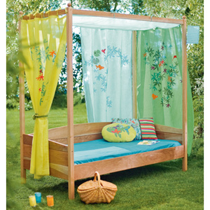 cama infantil con dosel