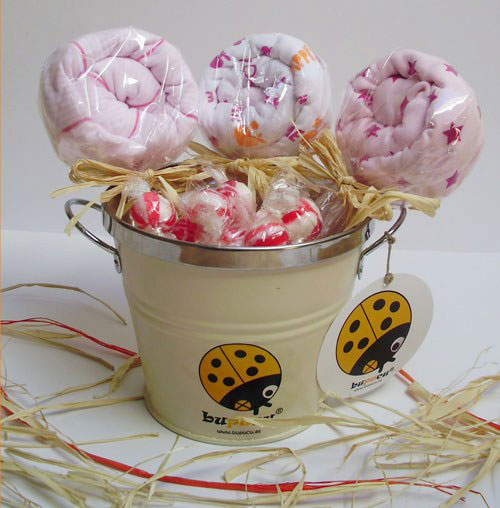 Regalos para bebe Haz regalos para bebe originales. Todos los regalos para bebés que ofrecemos en Baby Sorpresas quedarán marcados en la memoria de los nuevos papás por nuestros originales acabados. Pero sin dejar de lado lo práctico de dicho regalo, ya que en estos momentos cualquier colaboración siempre será .