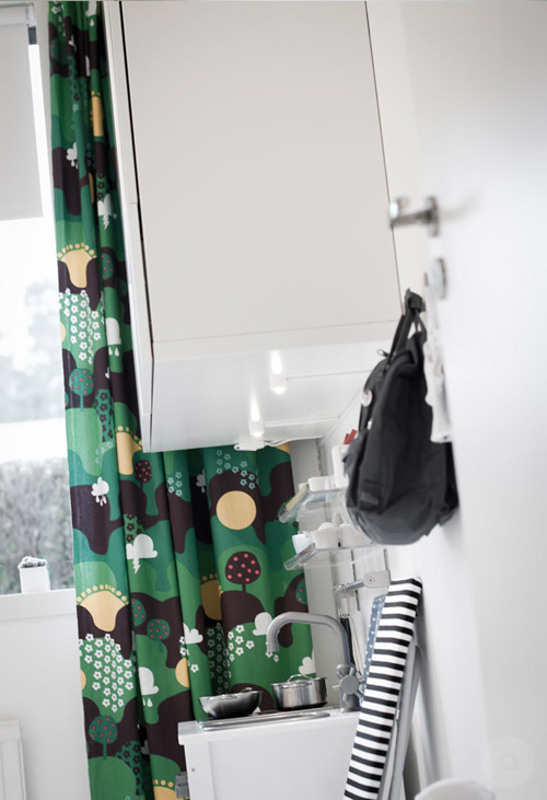 Dormitorio con espacio para el juego y la creatividad