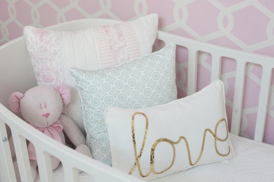 Dormitorio para niña en rosa y dorado Dormitorio para niña en rosa y dorado