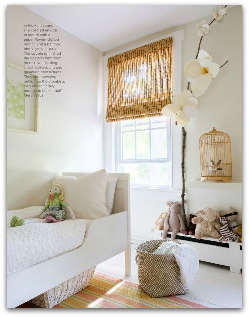 Dormitorio blanco con toques naturales