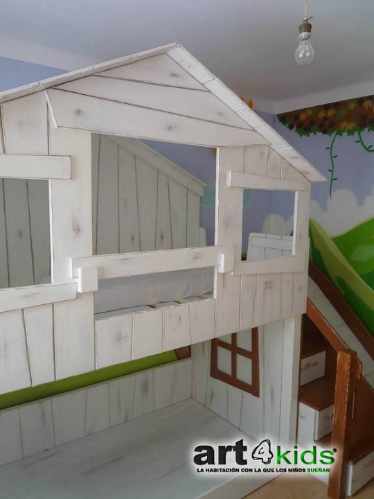 Habitación infantil con cama cabaña