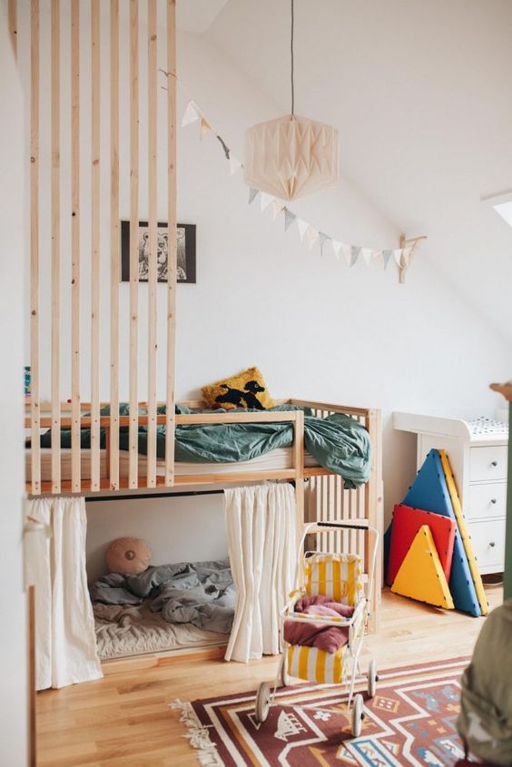 Habitación infantil con cama Kura